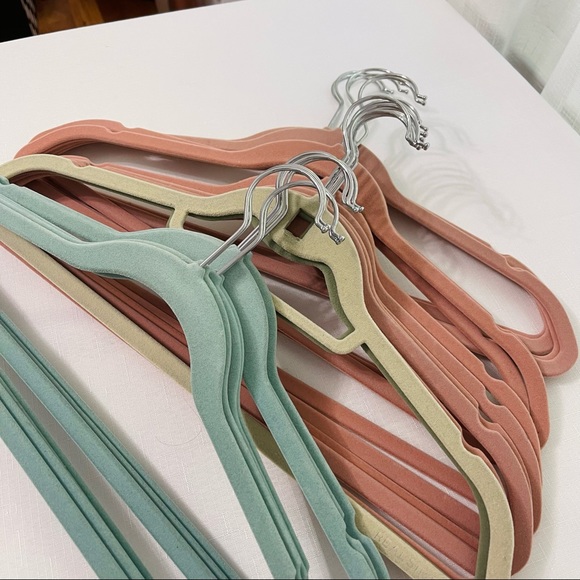 Velvet hangers 30 Pink Green Skinny thin grippy closet organizer closet storage - Picture 6 of 6